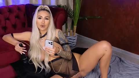 GoldenAmberX online show from February 2025 08:48:01 AM