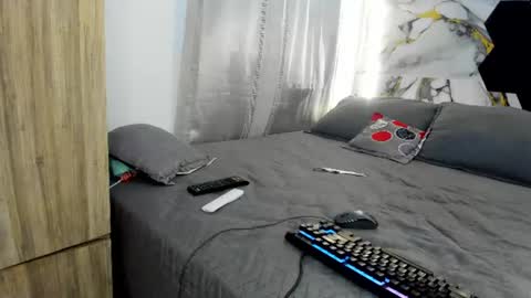 Snapshot of goldendesirexx_ chatting on June 2026 06:47:01 PM Golden online show from June 2026 06:47:01 PM