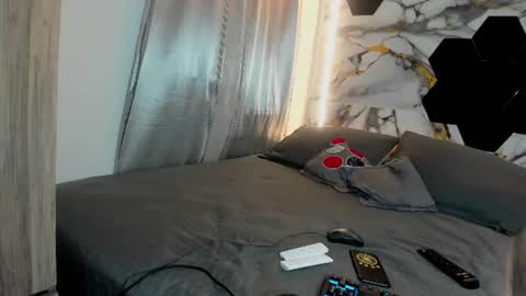 Snapshot of goldendesirexx_ chatting on June 2026 06:52:01 PM Golden online show from June 2026 06:52:01 PM