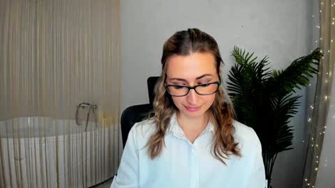 Olivia online show from January 2025 06:43:02 AM