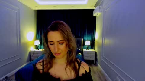 Olivia online show from November 2025 07:36:02 PM