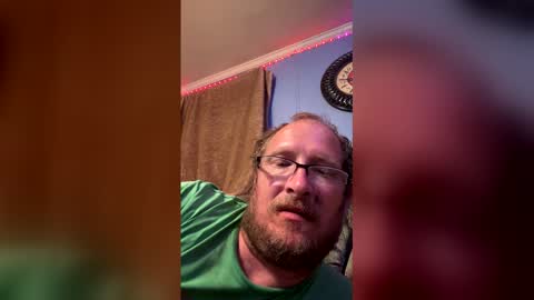 Snapshot of goldenmitch chatting on April 2026 01:31:02 PM MeHer online show from April 2026 01:31:02 PM