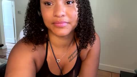 Snapshot of goldenpuss95 chatting on September 2025 04:10:02 PM GoldenPuss online show from September 2025 04:10:02 PM