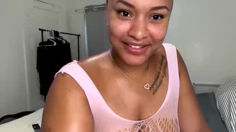 Snapshot of goldenpuss95 chatting on November 2025 10:30:01 PM GoldenPuss online show from November 2025 10:30:01 PM