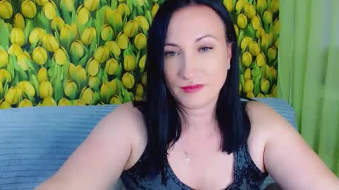 Snapshot of goldmoonn chatting on June 2026 04:01:01 PM goldmoonn online show from June 2026 04:01:01 PM