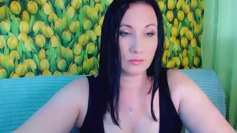 Snapshot of goldmoonn chatting on June 2026 12:20:01 PM goldmoonn online show from June 2026 12:20:01 PM