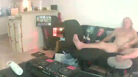 Snapshot of goldyguy011 chatting on June 2026 02:38:01 AM goldyguy011 online show from June 2026 02:38:01 AM