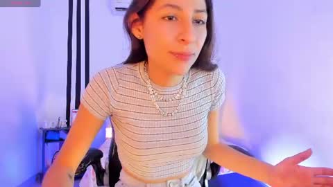 Snapshot of gorgeous_t chatting on June 2026 06:50:01 PM i am Jessi I love animals and drawing I hope to get along with everyone. XOXO online show from June 2026 06:50:01 PM