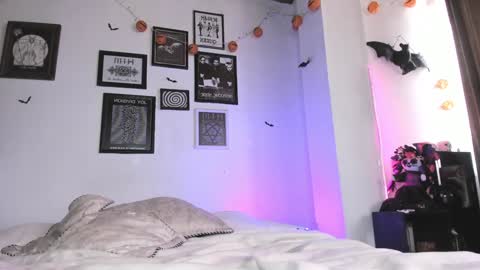 Snapshot of gothic_do11 chatting on January 2025 05:53:01 PM hi my name is Elizabeth nice to meet you online show from January 2025 05:53:01 PM