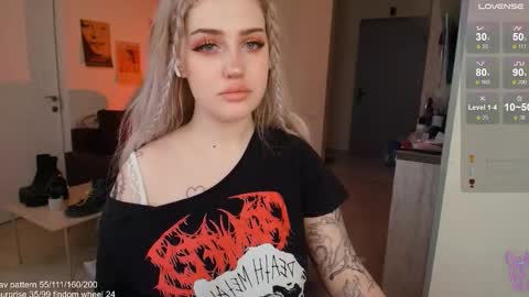traumfrau Kira angel face devil eyes I SELL A LOT VIDEO IN GALLERY online show from February 2026 07:18:01 AM