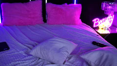 Grace online show from February 2025 03:20:01 AM