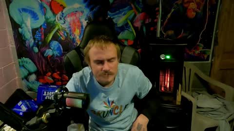 Snapshot of greenlungs8195 chatting on December 2024 06:35:01 AM Greenlungs8195 online show from December 2024 06:35:01 AM