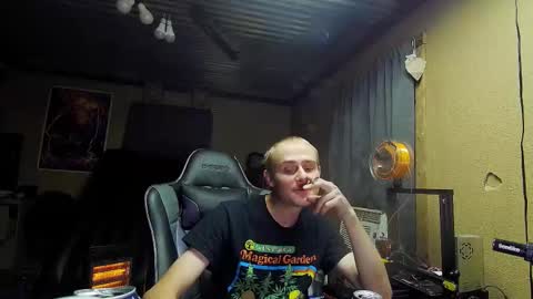 Snapshot of greenlungs8195 chatting on October 2025 06:34:02 AM Greenlungs8195 online show from October 2025 06:34:02 AM