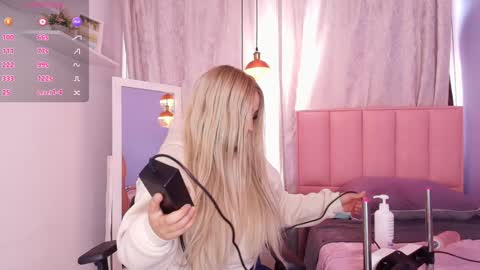 Snapshot of greennbella chatting on January 2025 07:17:01 PM online show from January 2025 07:17:01 PM