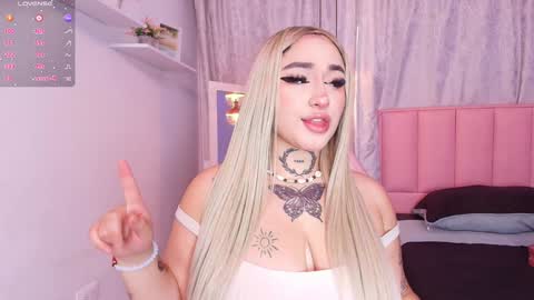 Snapshot of greennbella chatting on January 2025 07:03:01 PM online show from January 2025 07:03:01 PM