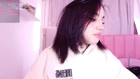 Snapshot of greennbella chatting on January 2025 07:04:01 PM online show from January 2025 07:04:01 PM