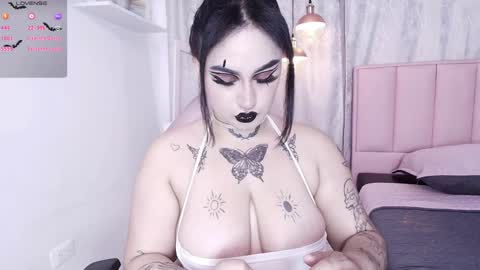 Snapshot of greennbella chatting on January 2025 07:28:02 PM online show from January 2025 07:28:02 PM