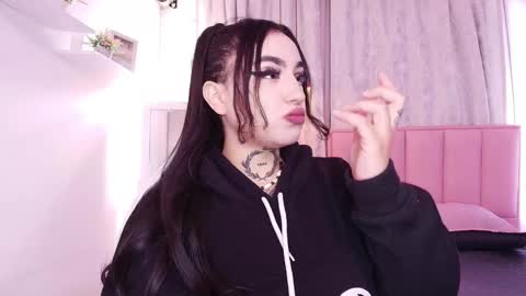 Snapshot of greennbella chatting on January 2025 07:03:01 PM online show from January 2025 07:03:01 PM