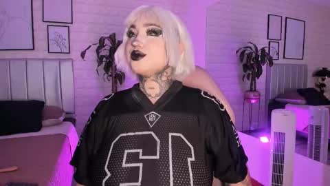 Snapshot of greennbella chatting on November 2025 07:13:01 PM online show from November 2025 07:13:01 PM