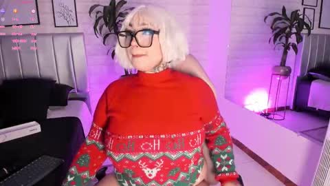 Snapshot of greennbella chatting on December 2025 07:09:01 PM online show from December 2025 07:09:01 PM