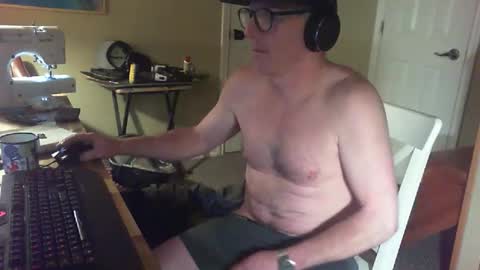 greenrooster1 online show from November 2025 08:28:02 AM