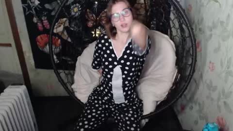 Lina online show from October 2025 06:20:01 PM