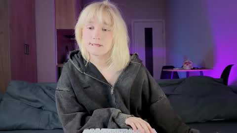 Greg-independent model online show from October 2025 09:06:01 PM