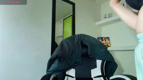 Snapshot of greiccy_20 chatting on November 2025 04:01:01 AM GREICCY online show from November 2025 04:01:01 AM