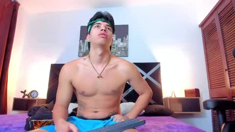 Snapshot of grey_noa22 chatting on April 2026 12:33:01 PM Benjamin online show from April 2026 12:33:01 PM
