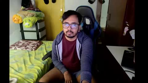 Snapshot of greybondage93 chatting on October 2025 02:09:02 AM Grey Hardy Slave online show from October 2025 02:09:02 AM