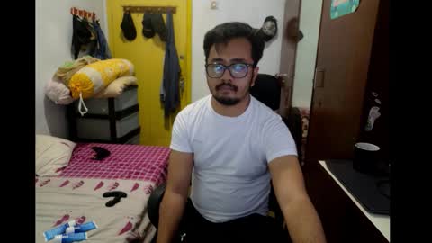 Snapshot of greybondage93 chatting on December 2025 04:57:02 PM Grey Hardy Slave online show from December 2025 04:57:02 PM