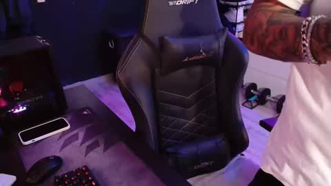 Snapshot of guayaco_ chatting on February 2026 12:23:02 PM Guayaco online show from February 2026 12:23:02 PM