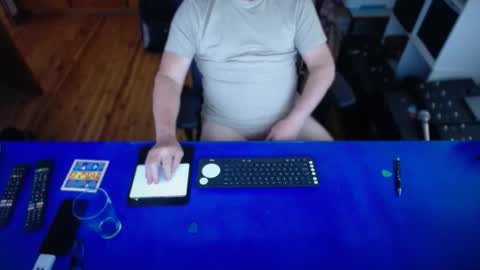 guesswhatigot2 online show from November 2025 04:01:01 AM