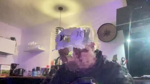 guil0 online show from November 2025 10:43:01 PM