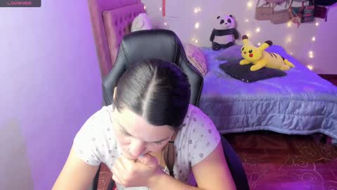 Hello Im Julieta Im 25 years old welcome to my room have fun and be happy. online show from February 2025 03:31:02 PM