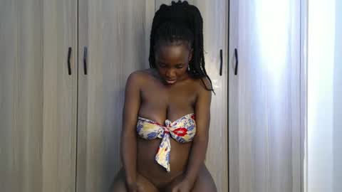 Miss Incredible online show from November 2025 11:01:02 AM