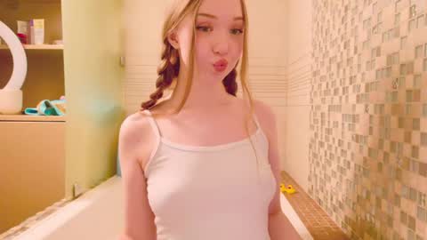 guns_n_buns online show from May 2026 09:32:02 PM