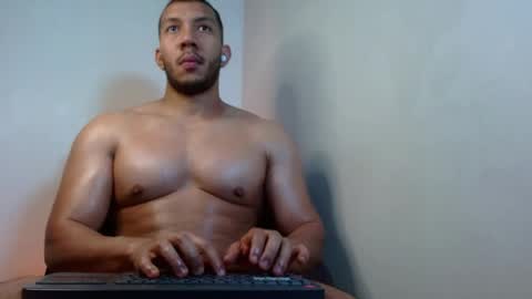 Snapshot of gurushake chatting on May 2026 05:07:01 PM holl latino online show from May 2026 05:07:01 PM
