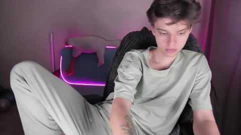 guy_liam1 online show from October 2025 02:18:02 PM