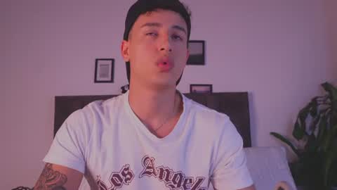 Snapshot of guy_twinks chatting on June 2026 06:27:01 AM Gabriel online show from June 2026 06:27:01 AM