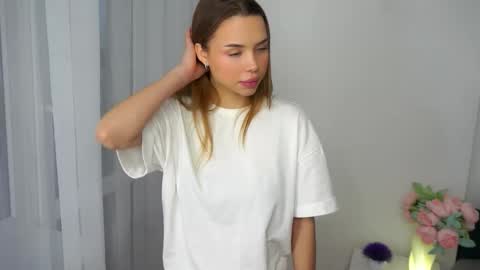 Kira  online show from December 2025 07:25:02 AM