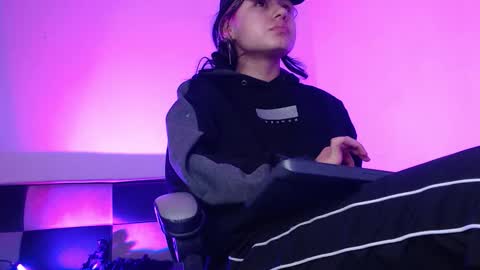 gwenhazel online show from November 2025 11:21:02 AM