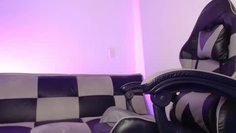 gwenhazel online show from November 2025 11:09:02 AM