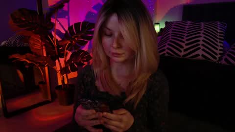 gwenhilton online show from January 2025 05:37:01 AM