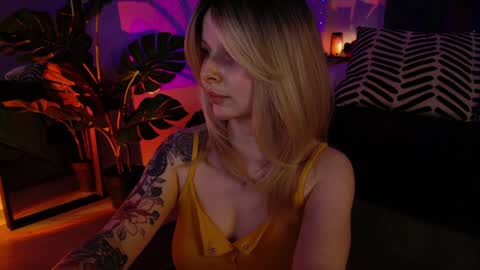 gwenhilton online show from January 2025 09:04:01 AM