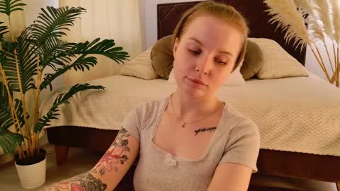 gwenhilton online show from September 2025 06:57:02 AM