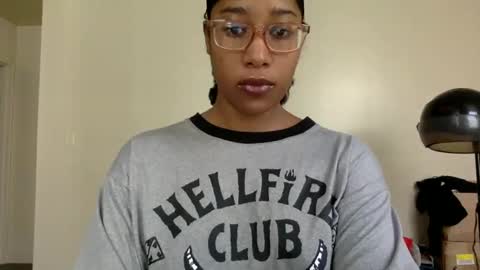 gyalxoxo online show from October 2025 03:21:02 PM