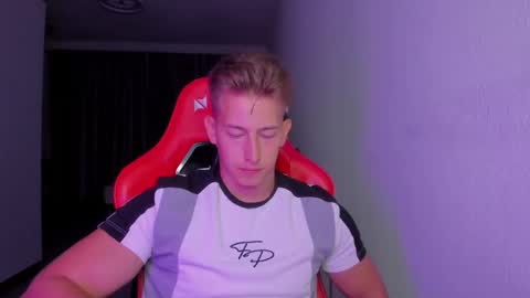 Oliver online show from November 2025 08:53:01 PM