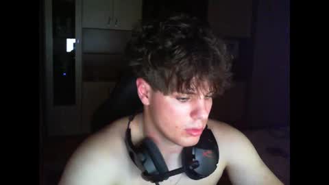 gymguy0505 online show from December 2025 10:03:01 PM