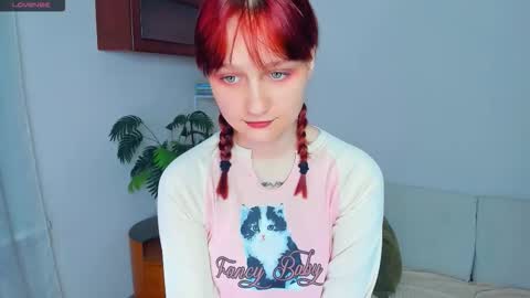 Kelly  Lilly online show from November 2025 06:42:02 PM